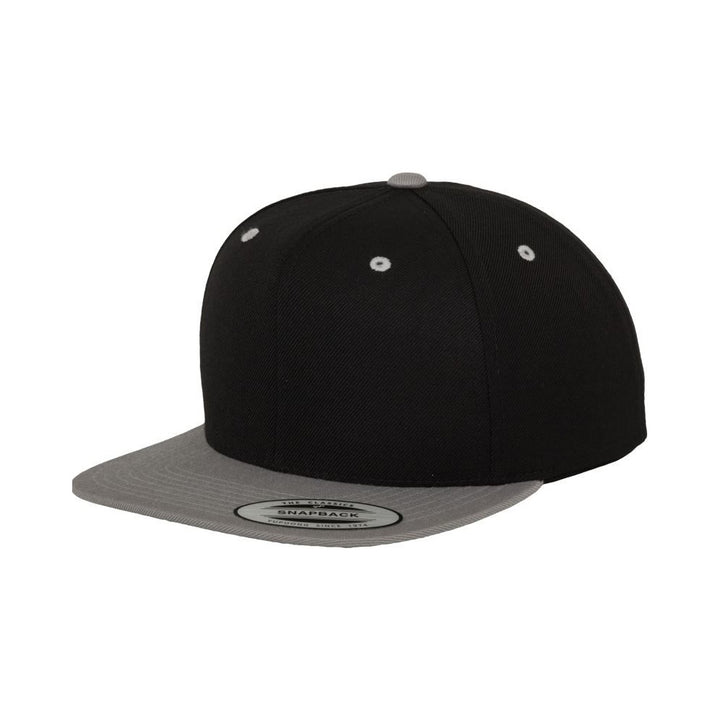 PS_556089_flexfit_6089m_black_silver_FRONT_53d8a950-4efd-4abb-a70a-8a0ff5505109_web